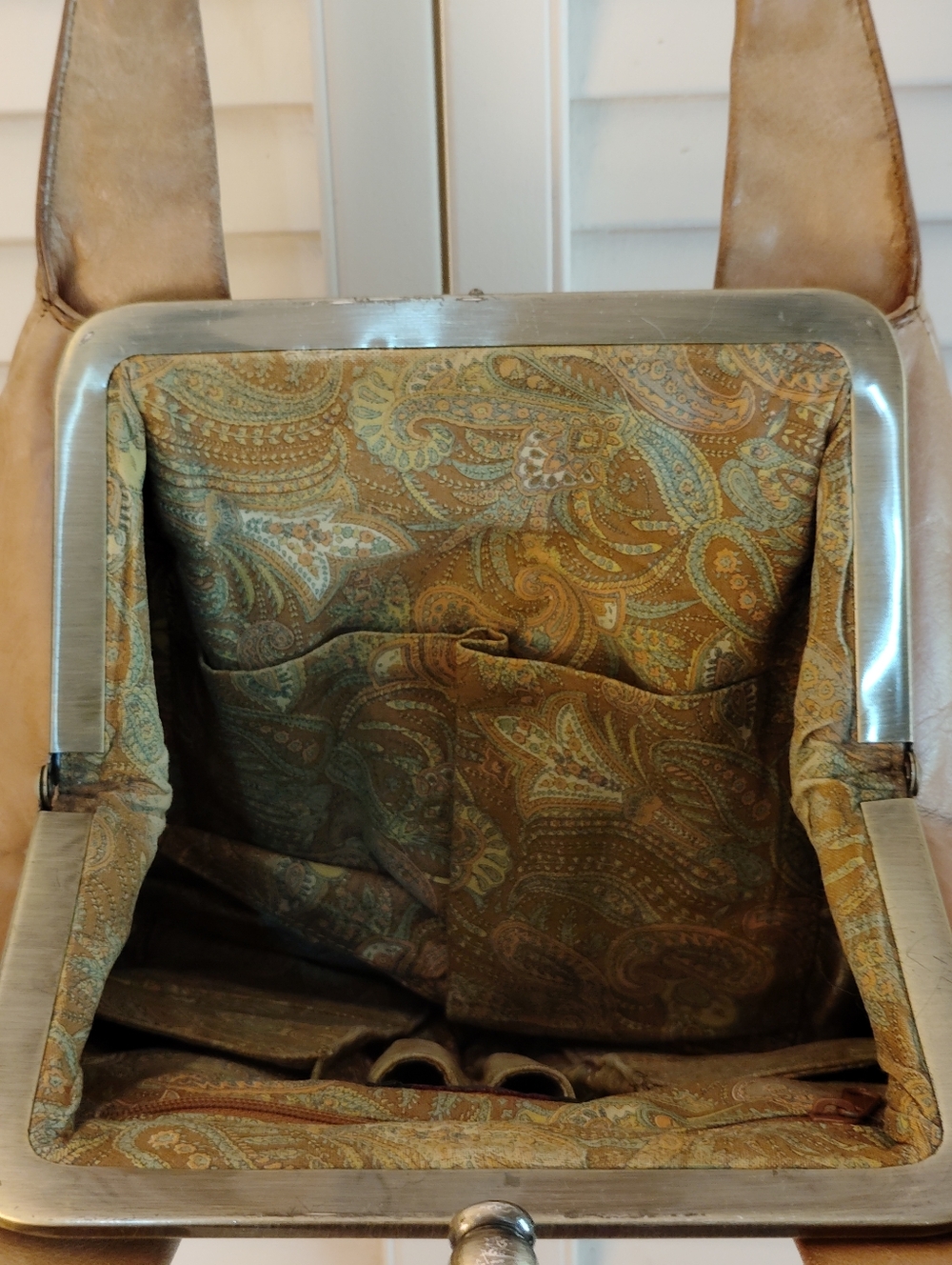 HOBO Soft Tan Leather Shoulder Bag - Picture 5 of 9